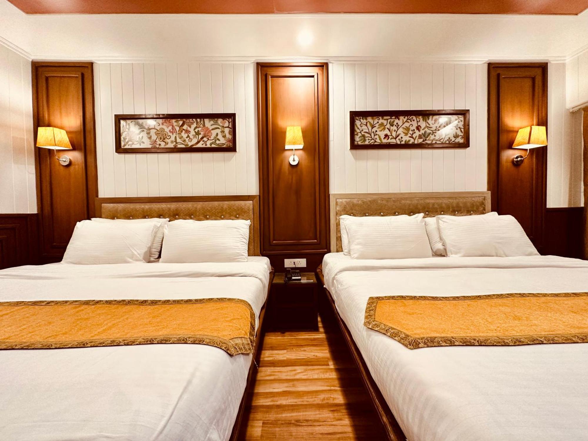Walisons Hotel Srīnagar Eksteriør billede