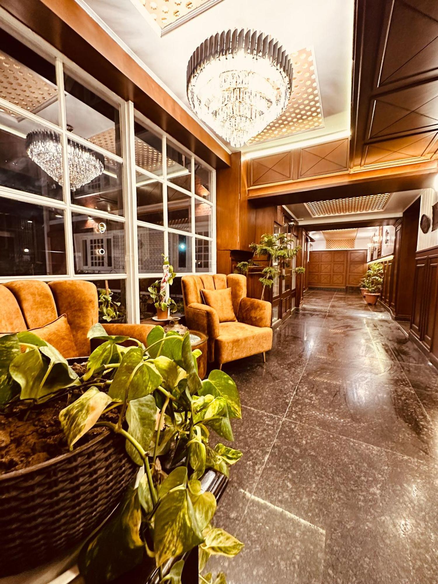 Walisons Hotel Srīnagar Eksteriør billede
