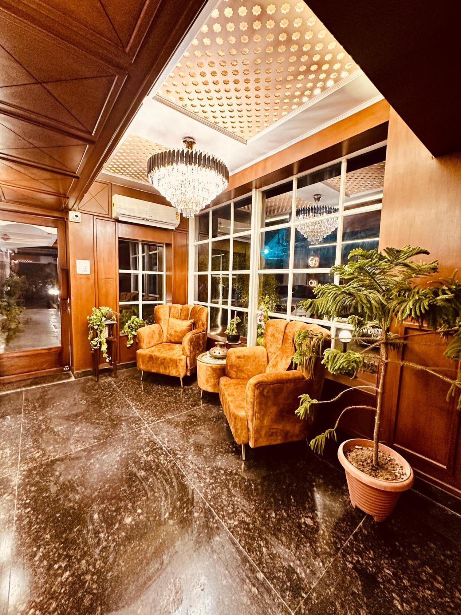 Walisons Hotel Srīnagar Eksteriør billede