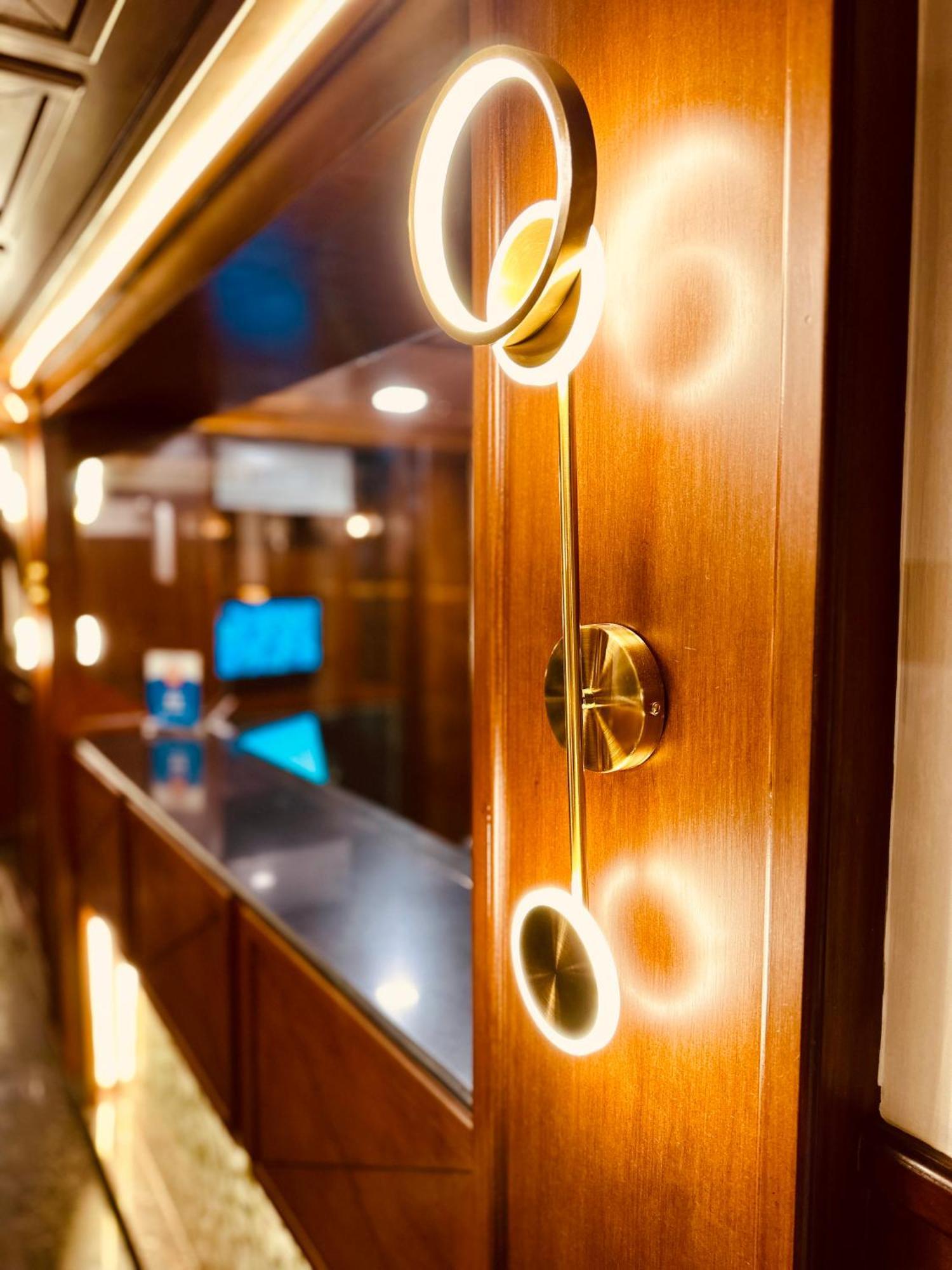 Walisons Hotel Srīnagar Eksteriør billede