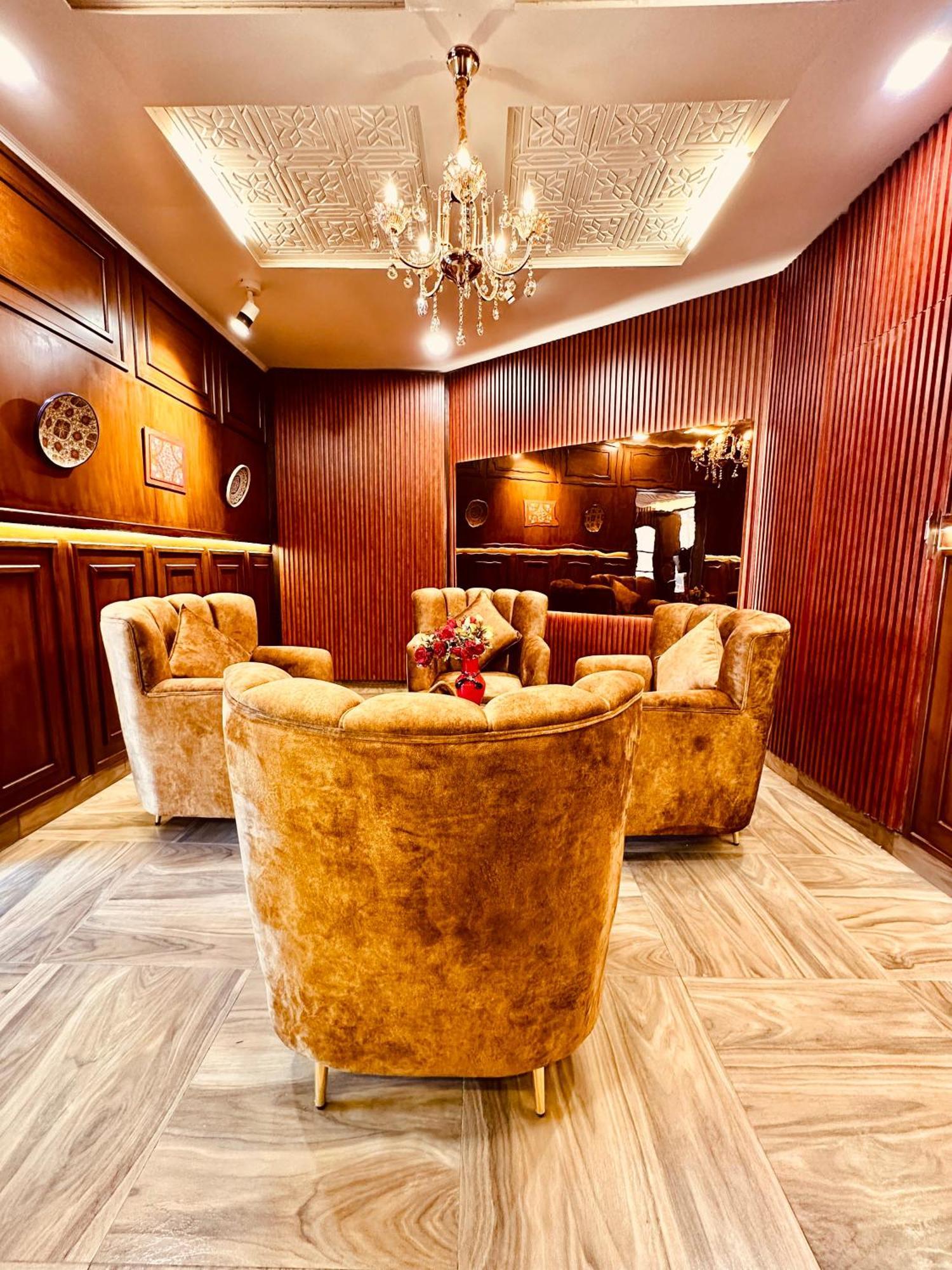 Walisons Hotel Srīnagar Eksteriør billede