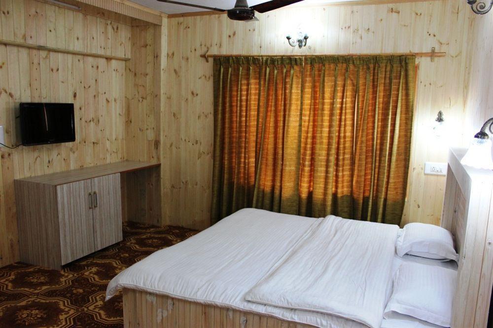 Walisons Hotel Srīnagar Eksteriør billede