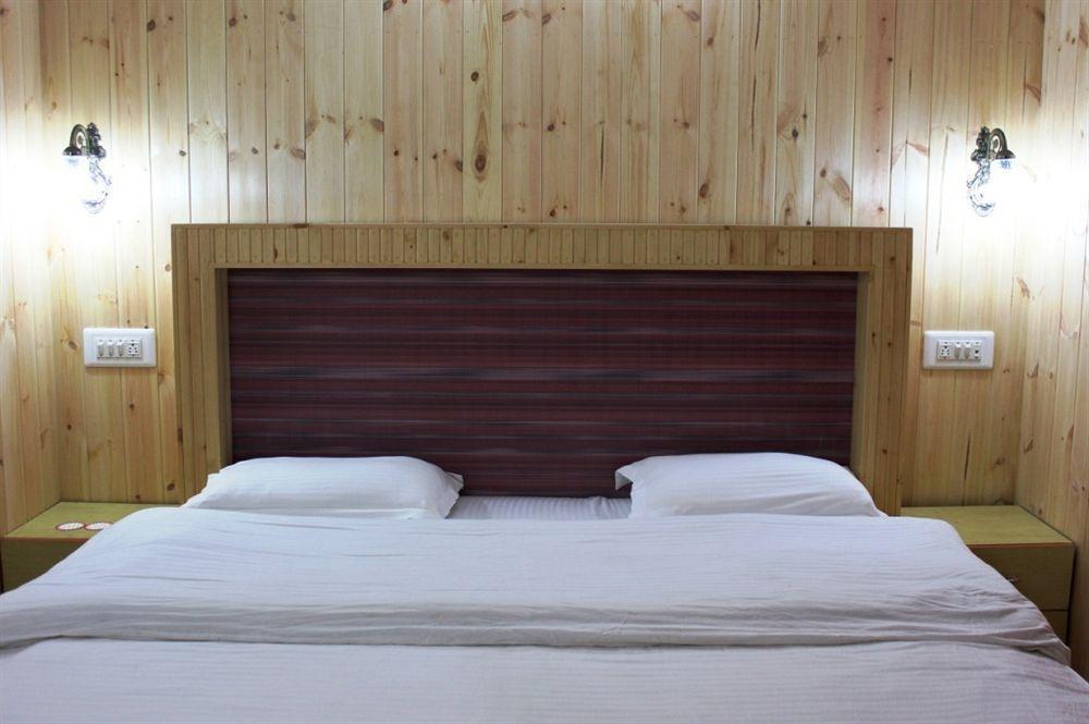 Walisons Hotel Srīnagar Eksteriør billede