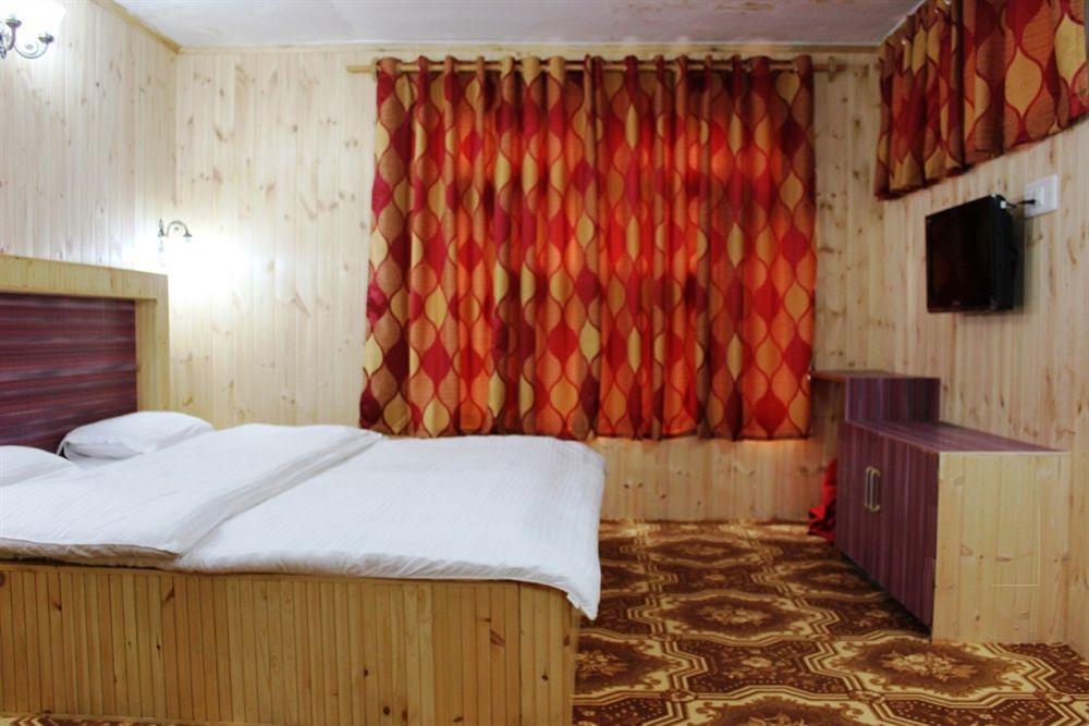 Walisons Hotel Srīnagar Eksteriør billede