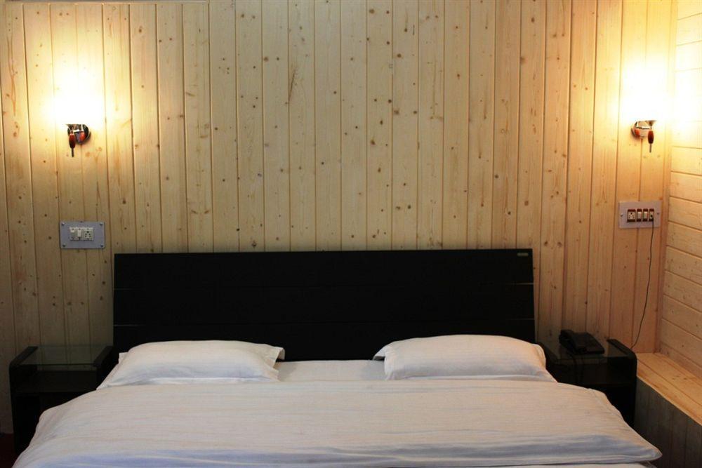 Walisons Hotel Srīnagar Eksteriør billede