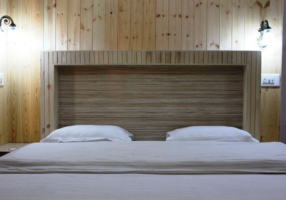 Walisons Hotel Srīnagar Eksteriør billede
