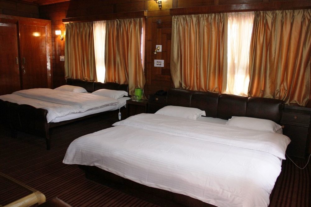 Walisons Hotel Srīnagar Eksteriør billede