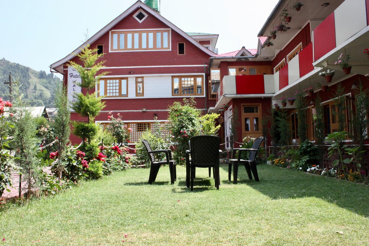Walisons Hotel Srīnagar Eksteriør billede