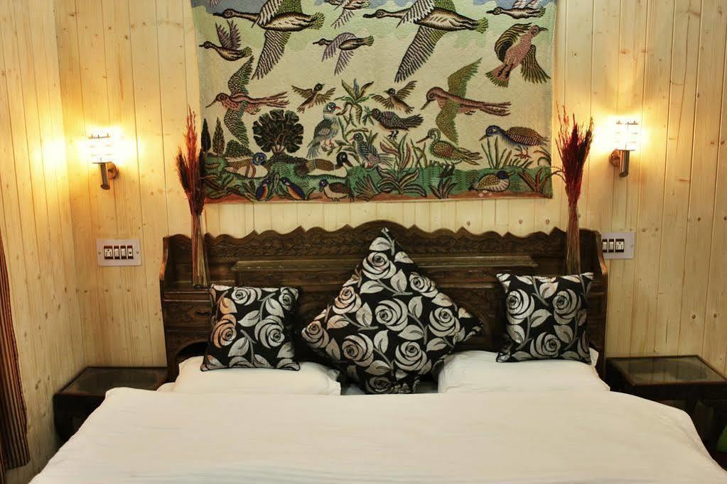 Walisons Hotel Srīnagar Eksteriør billede